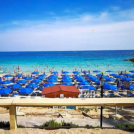 Summer's 2* أيا نابا
